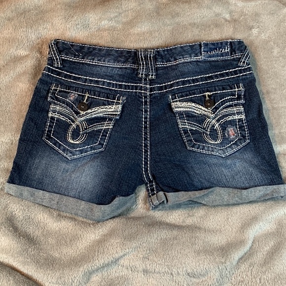 𝅺Maurices Denim Shorts - Picture 5 of 6